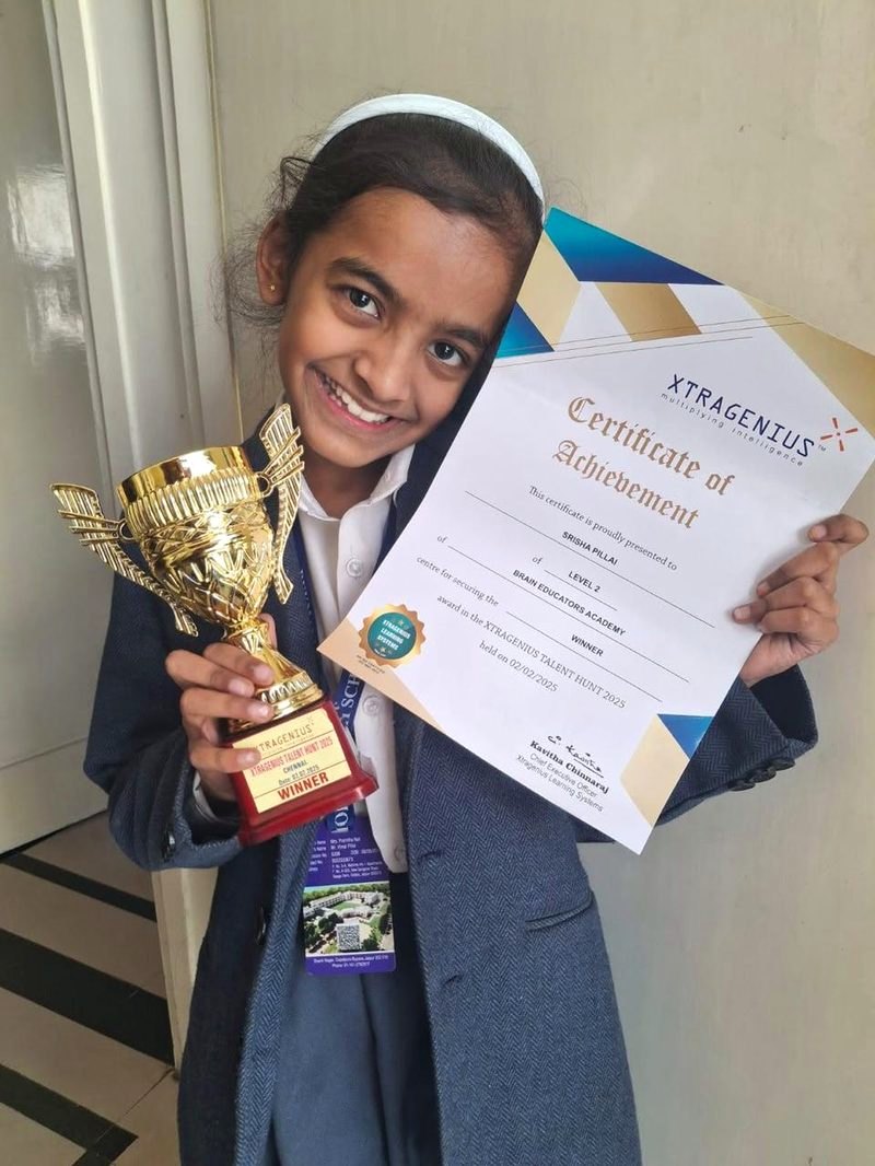 Student with XTRAGENIUS Talent Hunt winner trophy and certificate